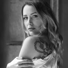  Nude