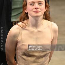  Nude