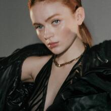  Nude