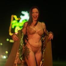  Nude