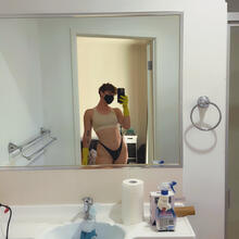 Nude