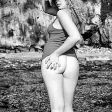  Nude