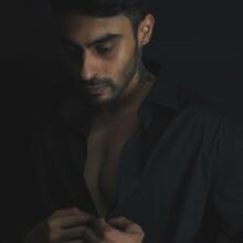  Nude