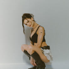  Nude