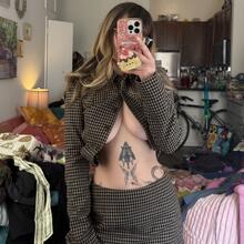  Nude