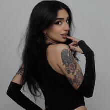  Nude