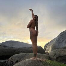  Nude