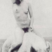  Nude