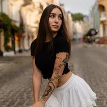  Nude