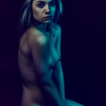  Nude
