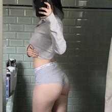  Nude