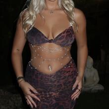  Nude