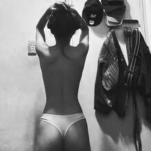  Nude
