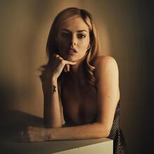  Nude