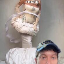  Nude