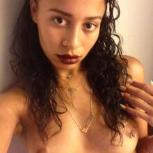  Nude