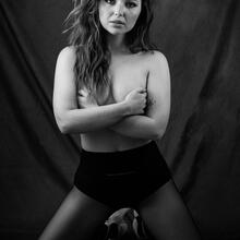  Nude