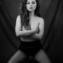  Nude