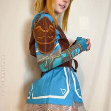  Nude
