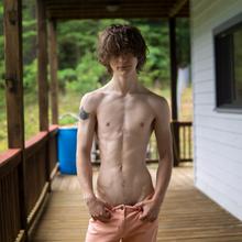  Nude
