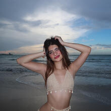  Nude