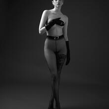  Nude