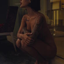  Nude