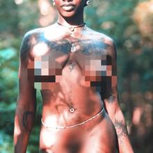  Nude