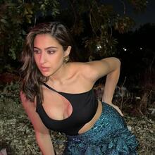  Nude