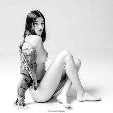  Nude