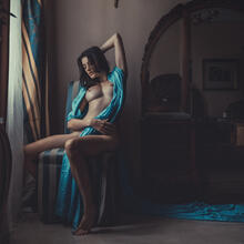  Nude