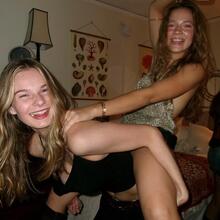  Nude