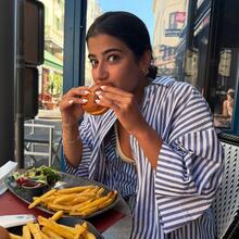  Nude
