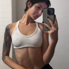  Nude