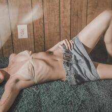  Nude