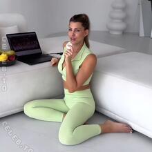 Nude