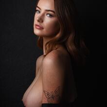  Nude