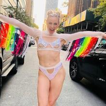  Nude