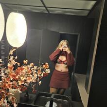  Nude