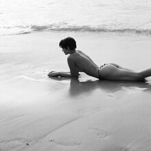  Nude