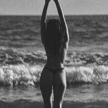 Nude