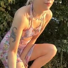  Nude