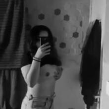  Nude