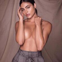  Nude