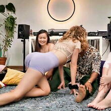  Nude