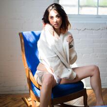  Nude