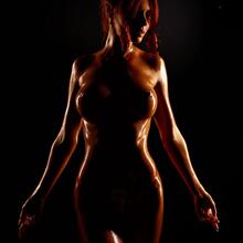  Nude