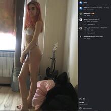 Nude