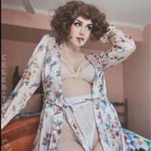 Nude