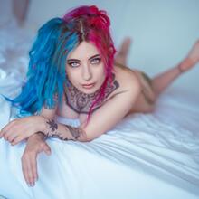  Nude